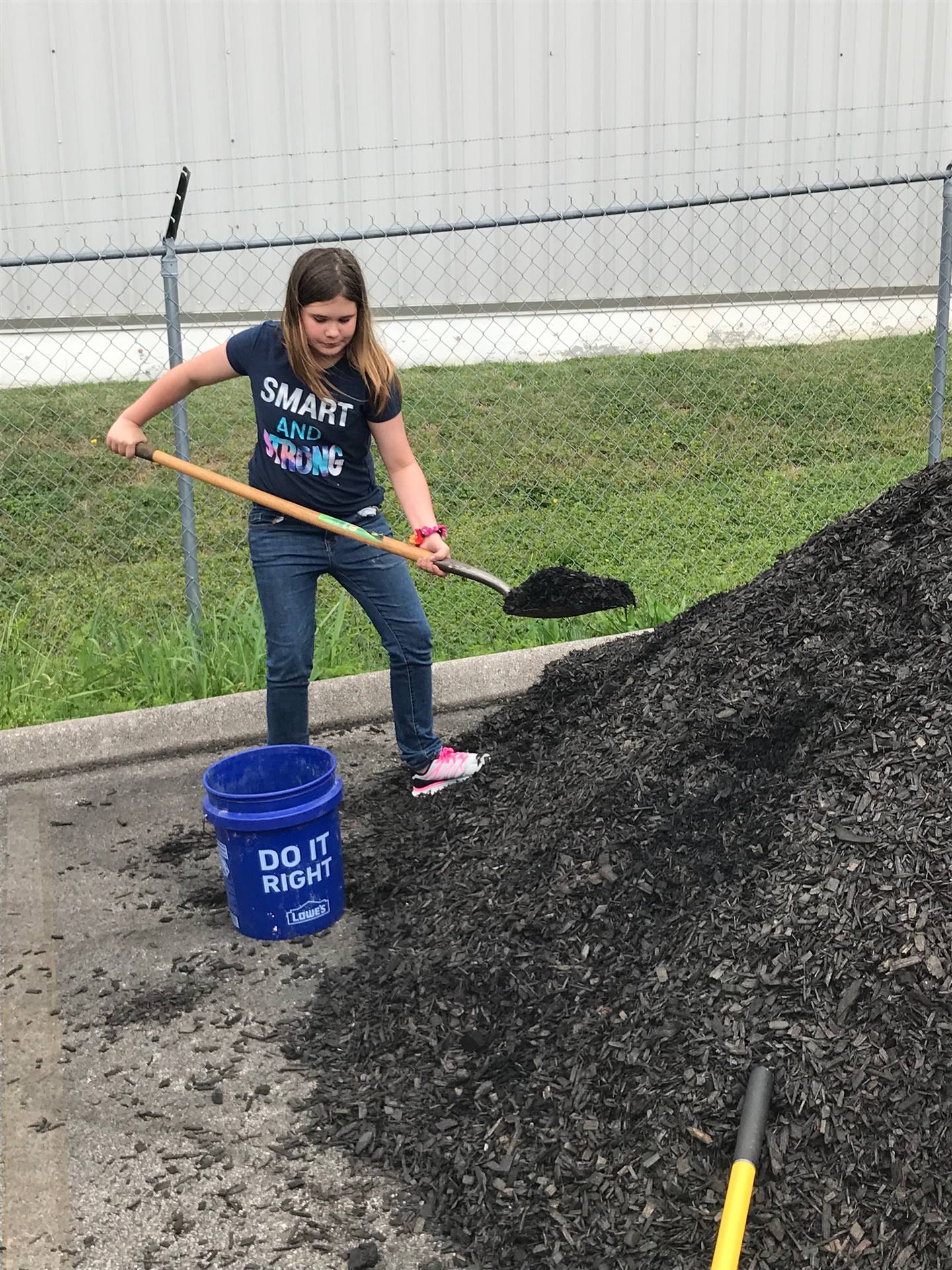 Ky History Students serving a local church